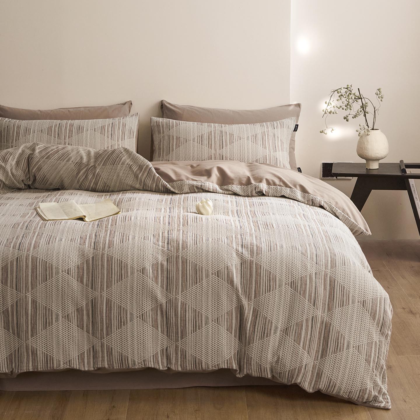 2025新款简约款全棉磨毛提花四件套-未眠