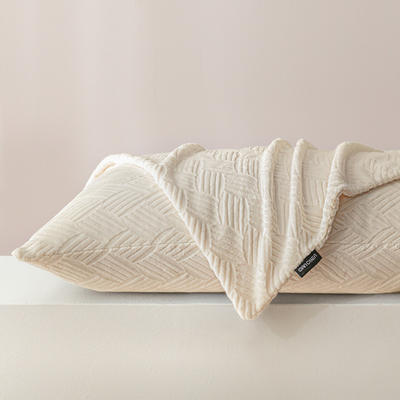 2023新款纯色保暖牛奶绒雕花单品枕套 :48*74cm枕套一对 枕套-布丁-奶白