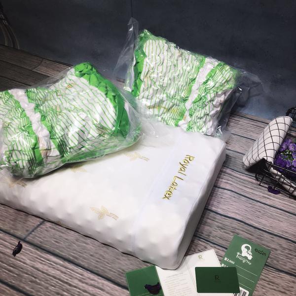 鼠标滚轮向上或向下滚动,能放大或缩小图片哦~