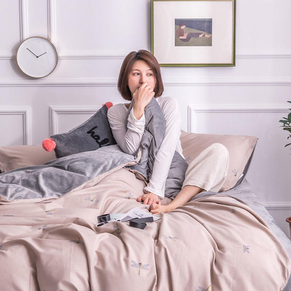 鼠标滚轮向上或向下滚动,能放大或缩小图片哦~