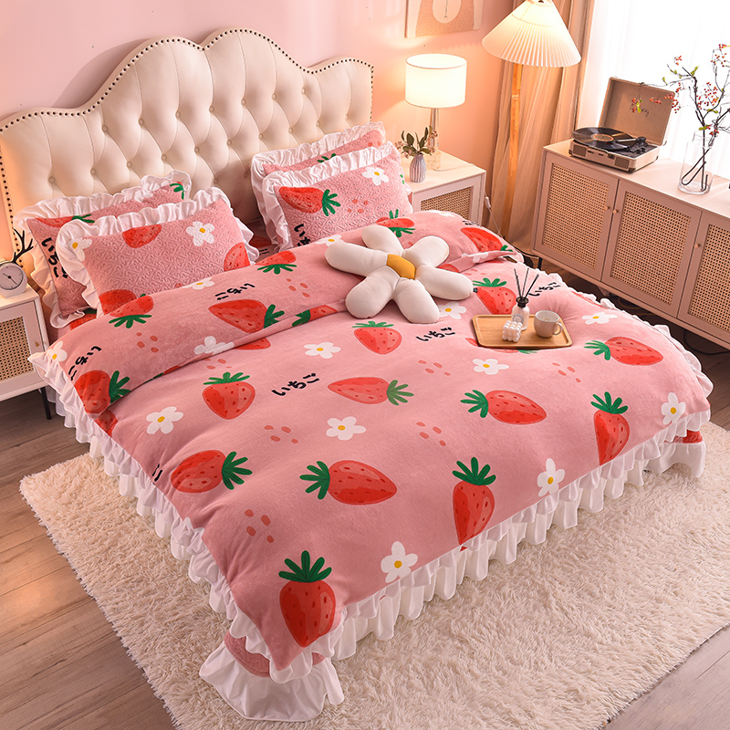 2022新款印花牛奶绒花边床盖四件套 180*230cm单床盖 大草莓