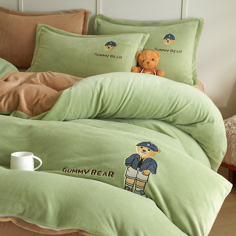 2025新款牛奶绒卡通刺绣四件套-可可熊系列 可可熊-抹茶绿+卡其