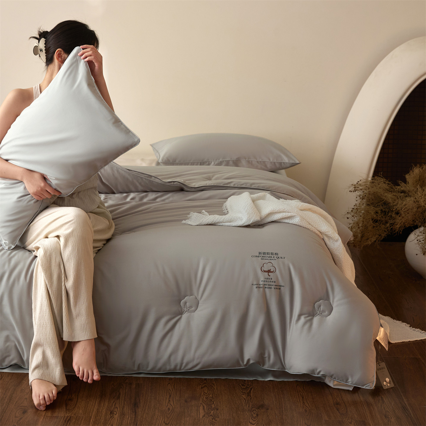 2025新款全棉A类（7A抗菌）脱脂100%棉花被子被芯（模特图） 脱脂-灰