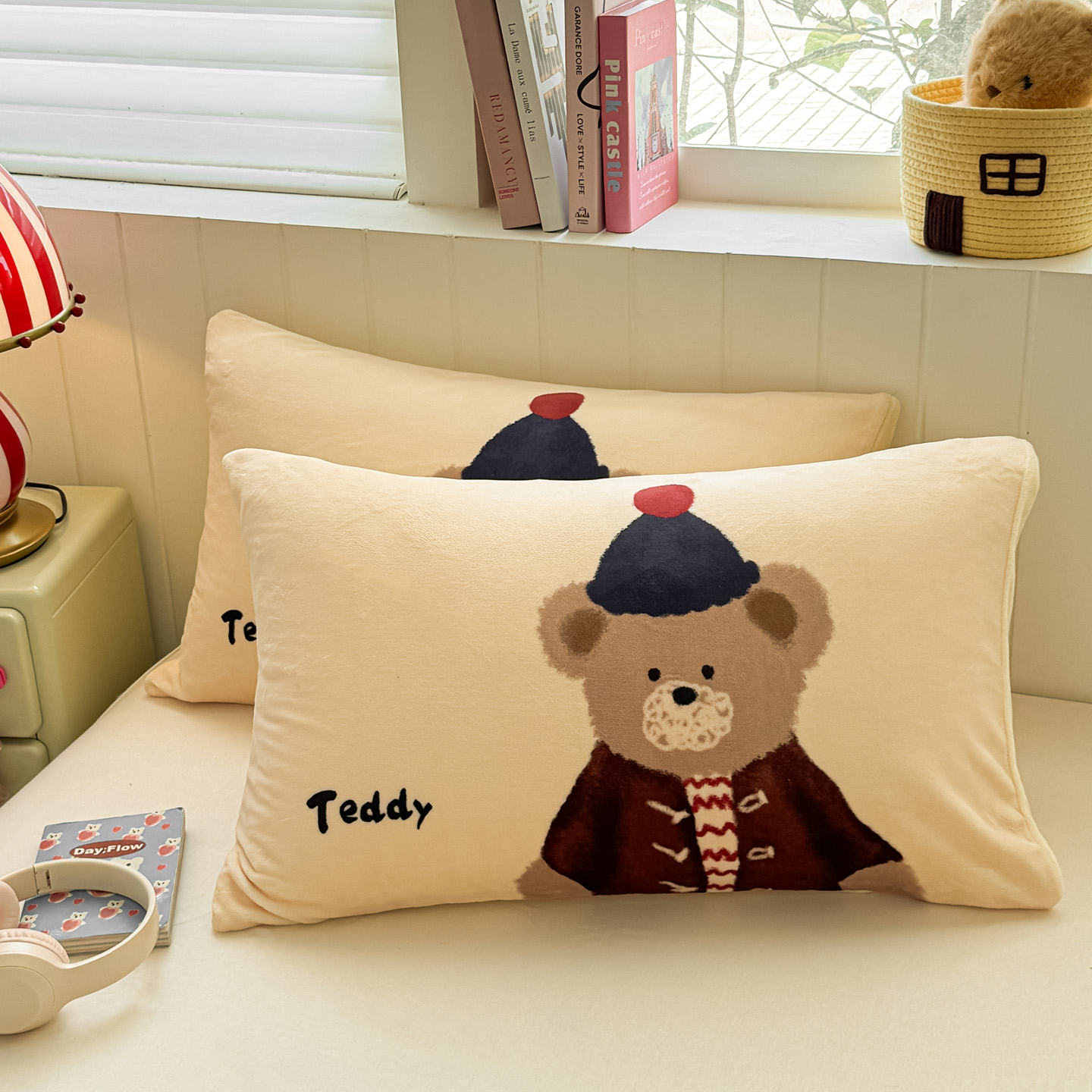 2025新款高克重牛奶绒卡通大版枕套 绅士熊