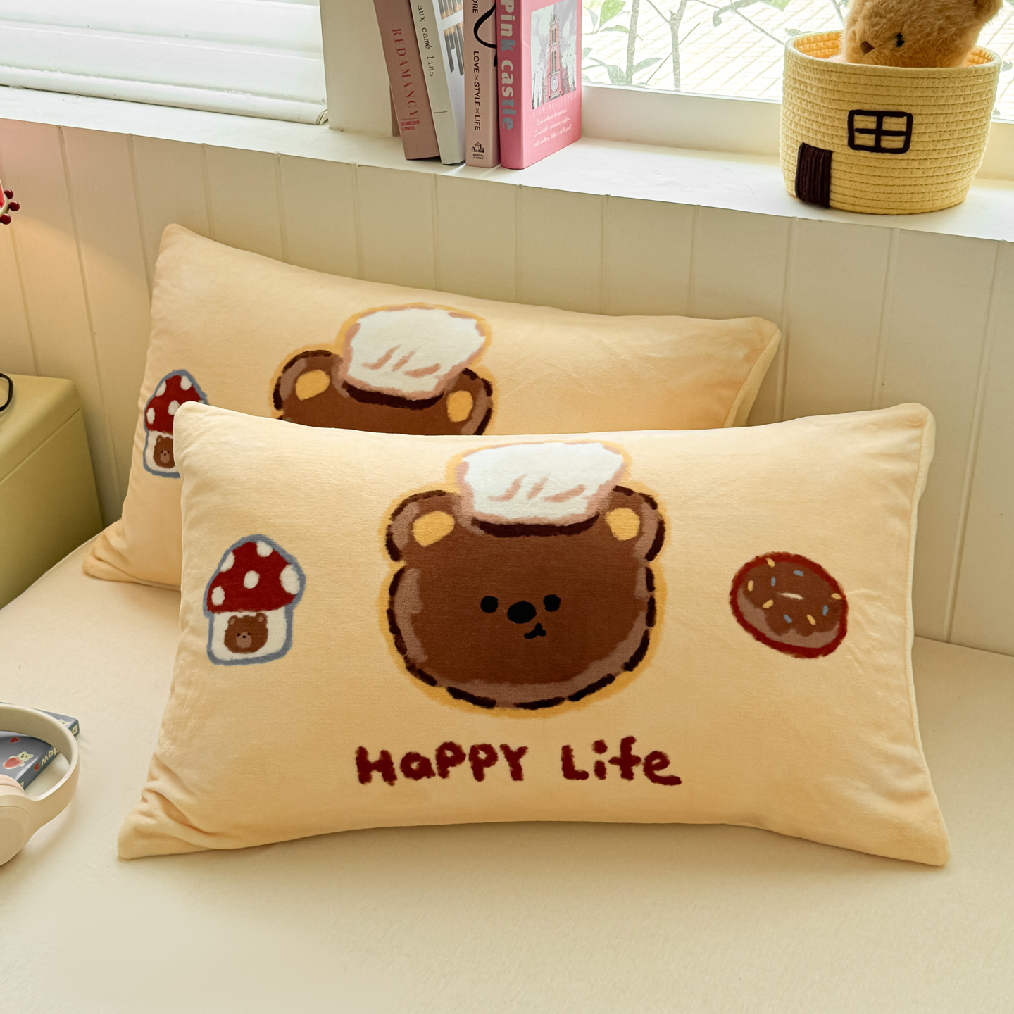 2025新款高克重牛奶绒卡通大版枕套 甜品熊