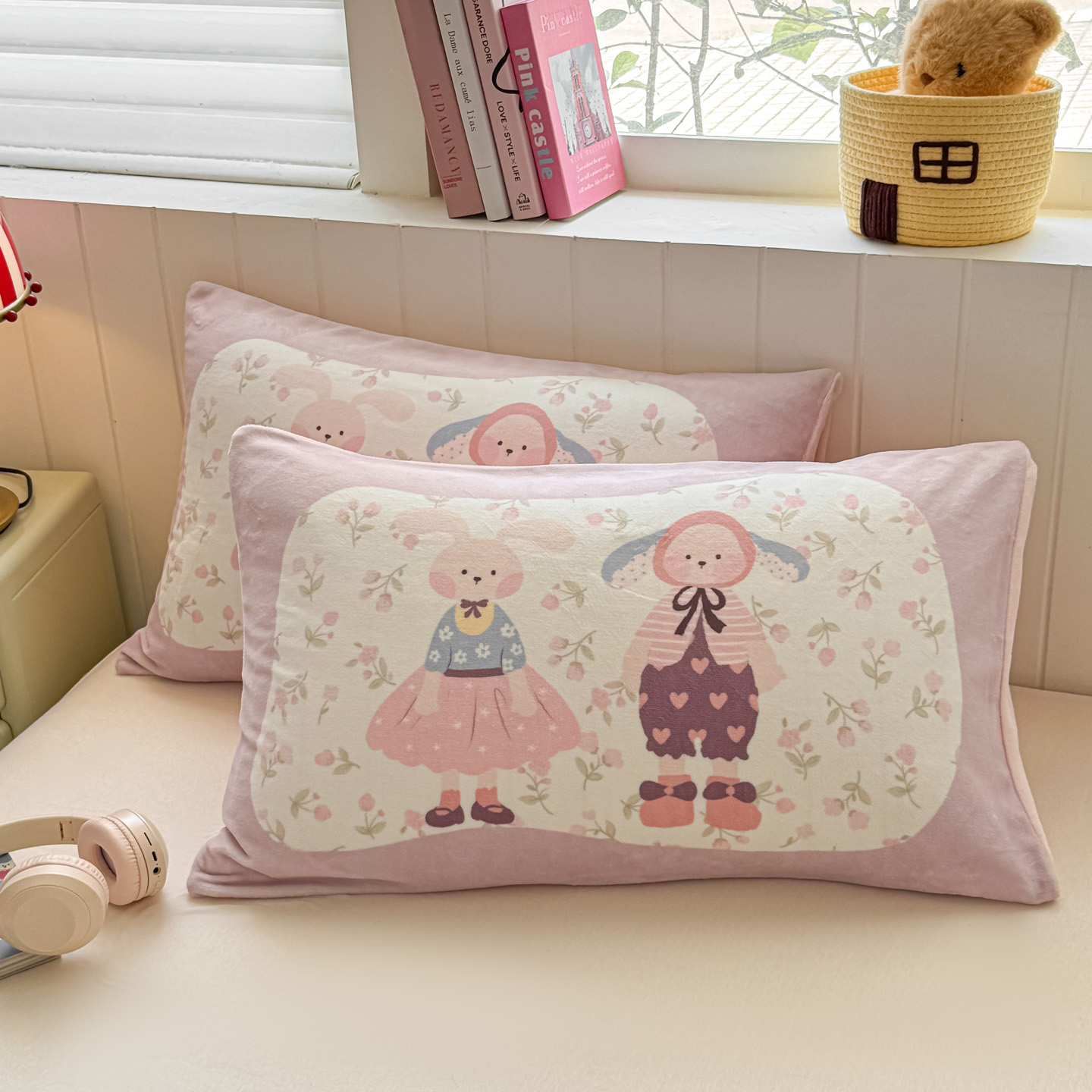 2025新款高克重牛奶绒卡通大版枕套 兔女郎