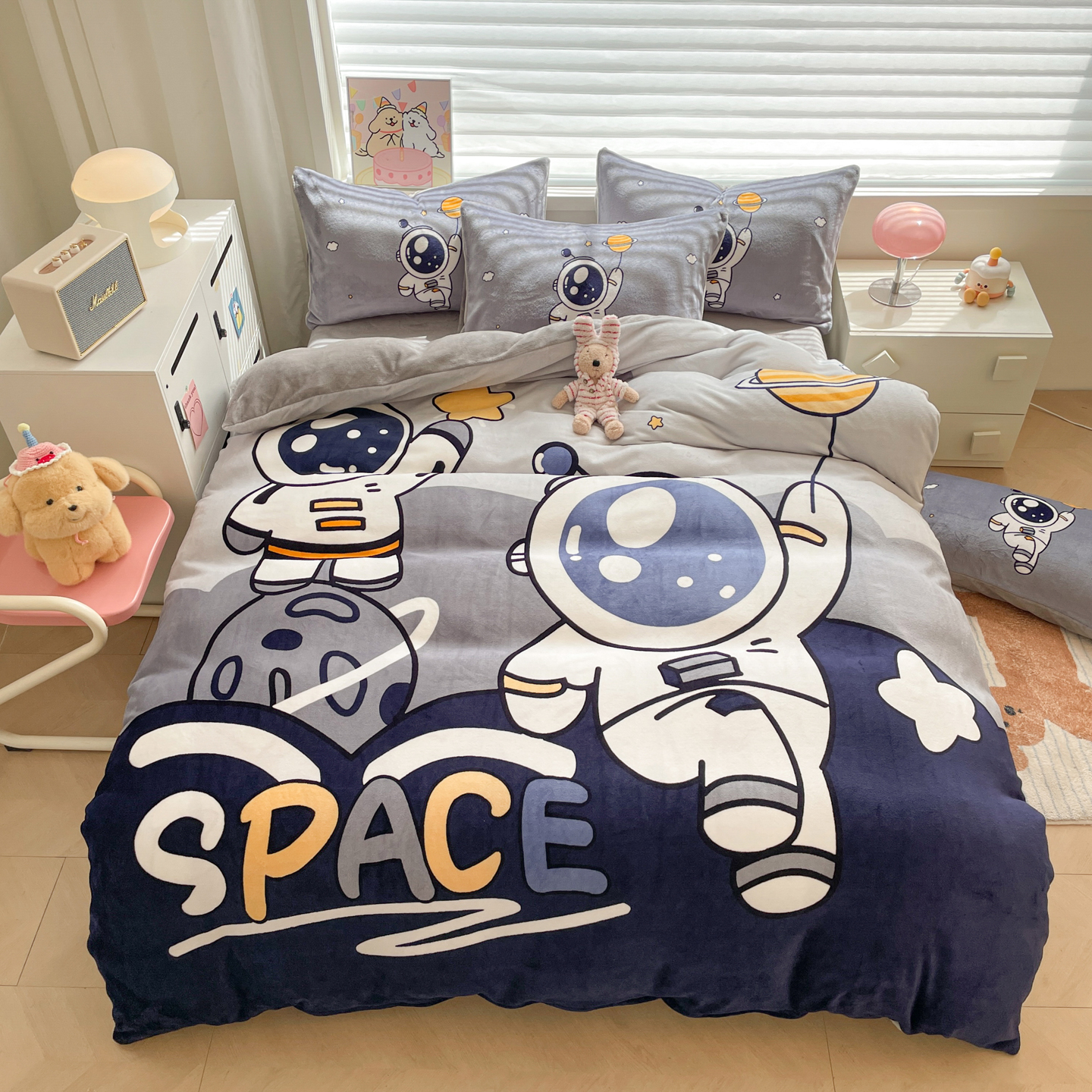 2025新款牛奶绒大版卡通四件套 太空人