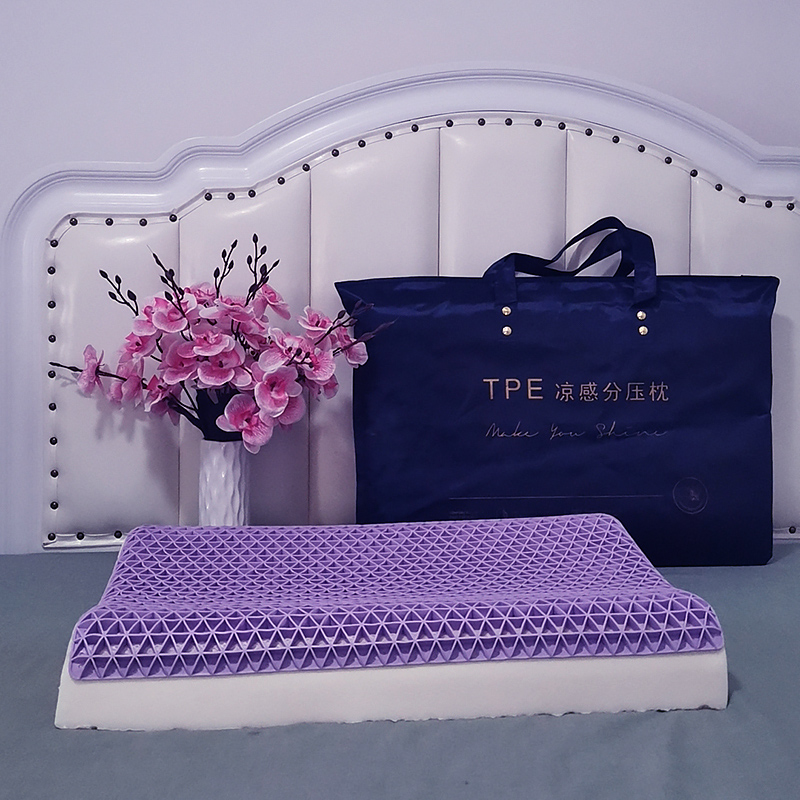 TPE乳胶复合枕柔软舒适弹性果胶枕透气枕防螨虫释分压枕三角款 手提包