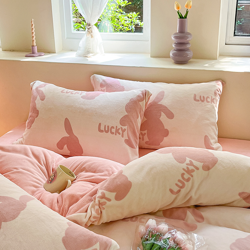 2025新款高克重牛奶绒印花单枕套 幸运兔