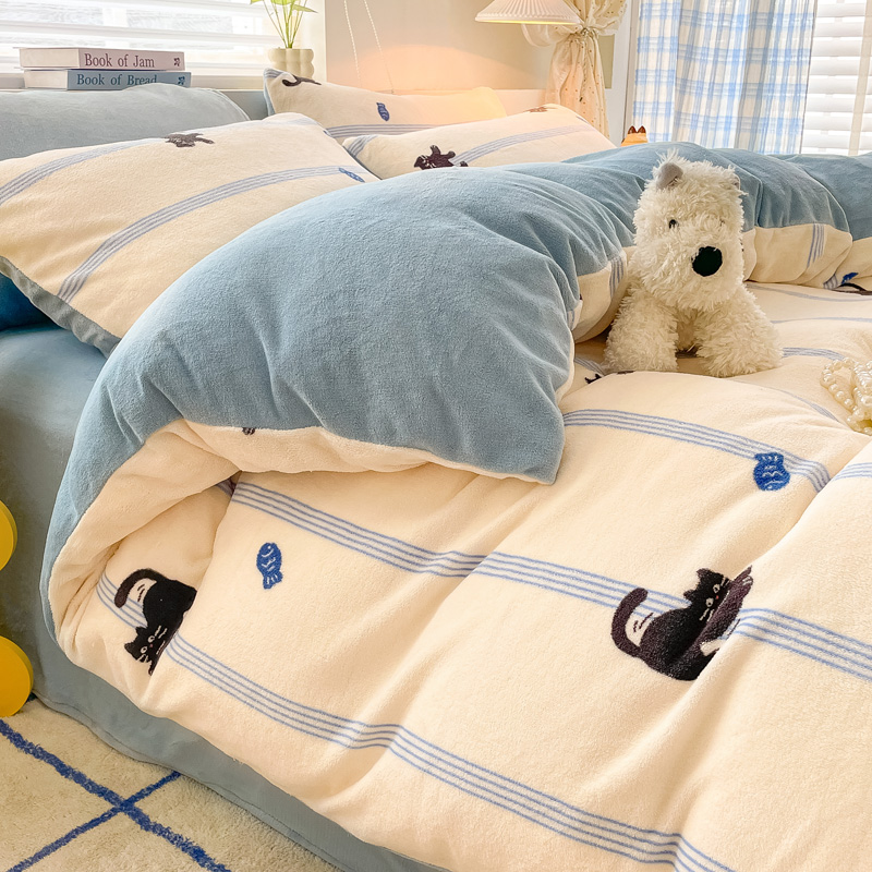 2025新款高克重牛奶绒印花单被套 蓝条猫咪