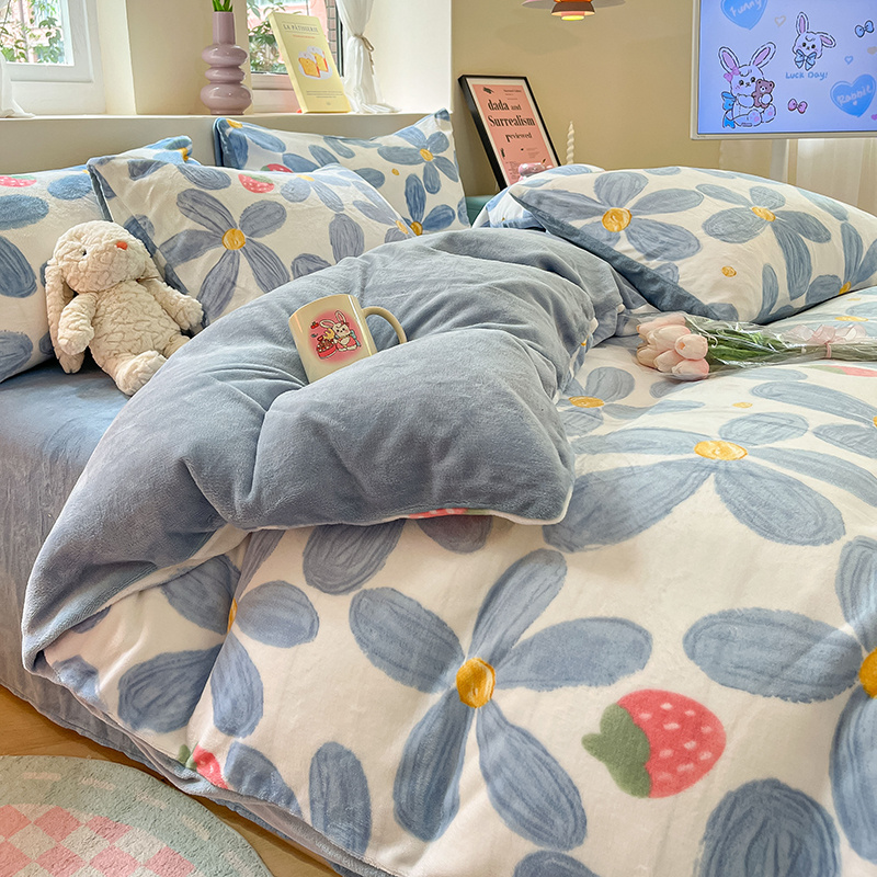 2025新款高克重牛奶绒印花单被套 蓝墨花朵