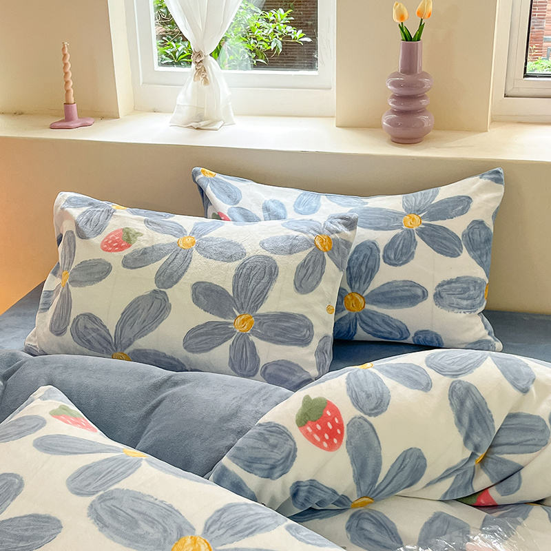 2025新款高克重牛奶绒印花单枕套 蓝墨花朵