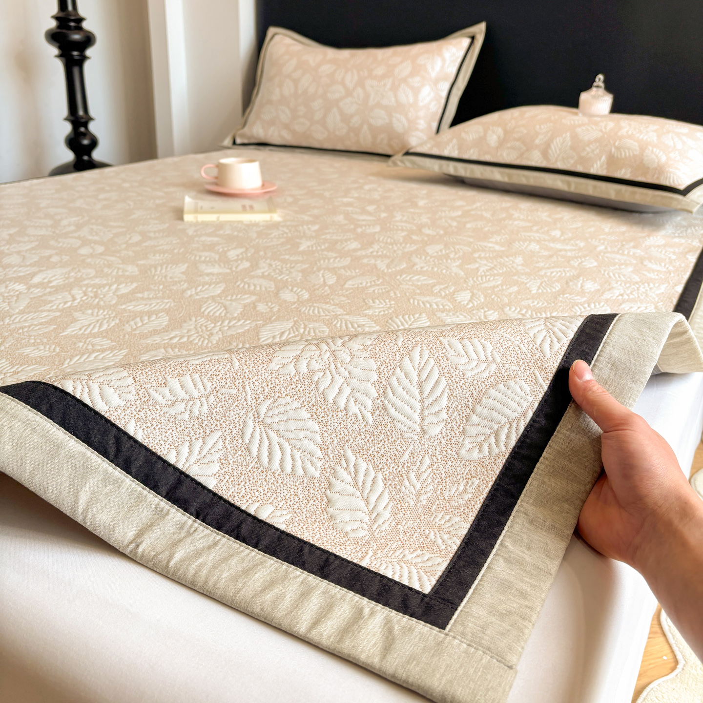 2026新款A类加厚三明治底黑边PE凉感席 叶韵-卡其