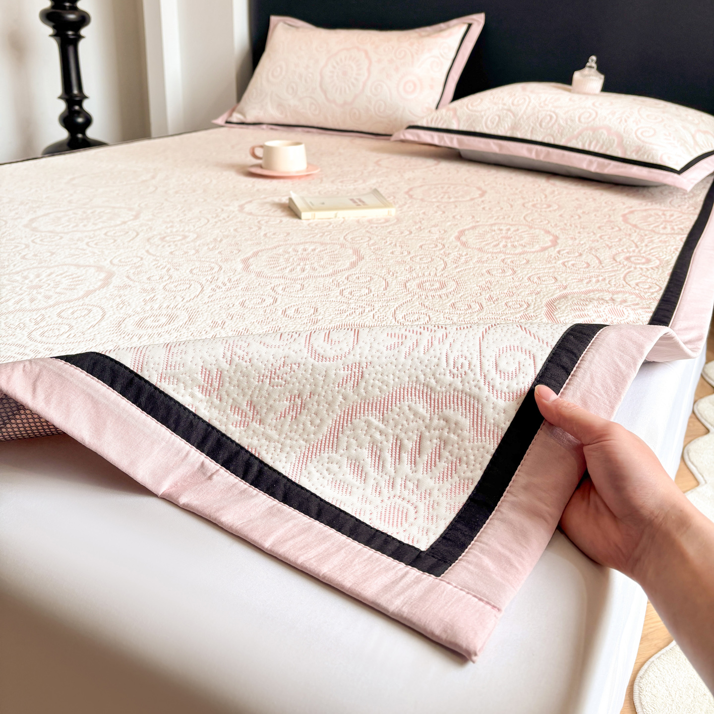 2026新款A类加厚三明治底黑边PE凉感席 圆舞-粉