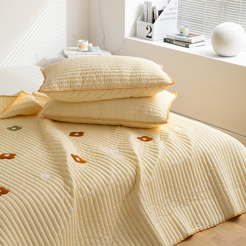 2021新款全棉清新风床盖套装 2.0*2.3m床盖+两只枕套 四叶草床盖（米色