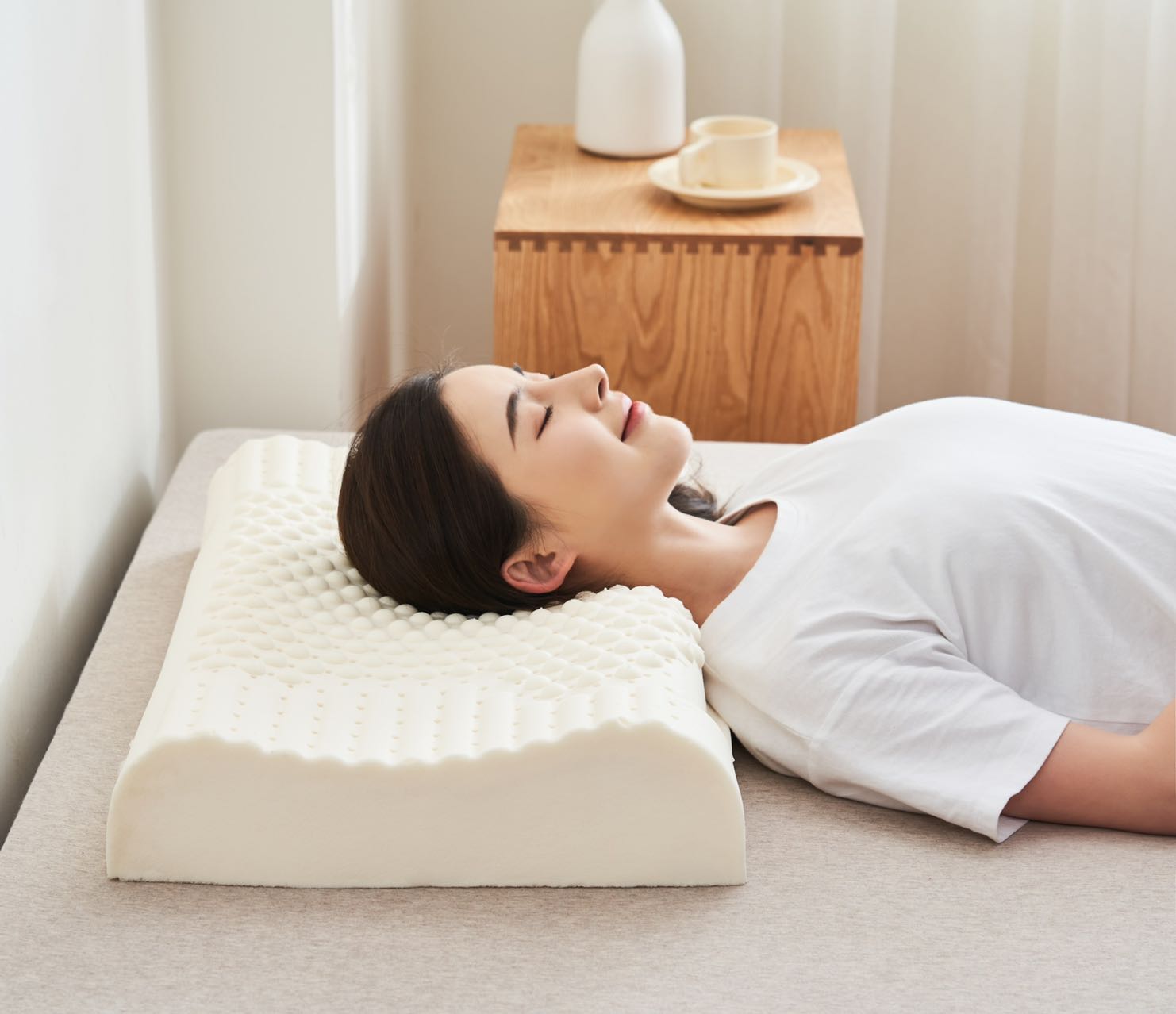 2023新款乳胶枕（含内外套） 曲线平滑乳胶枕