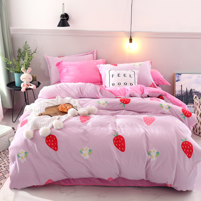 水晶绒四件套清仓 保暖套件 印花双面绒 1.5m（5英尺）床 小草莓