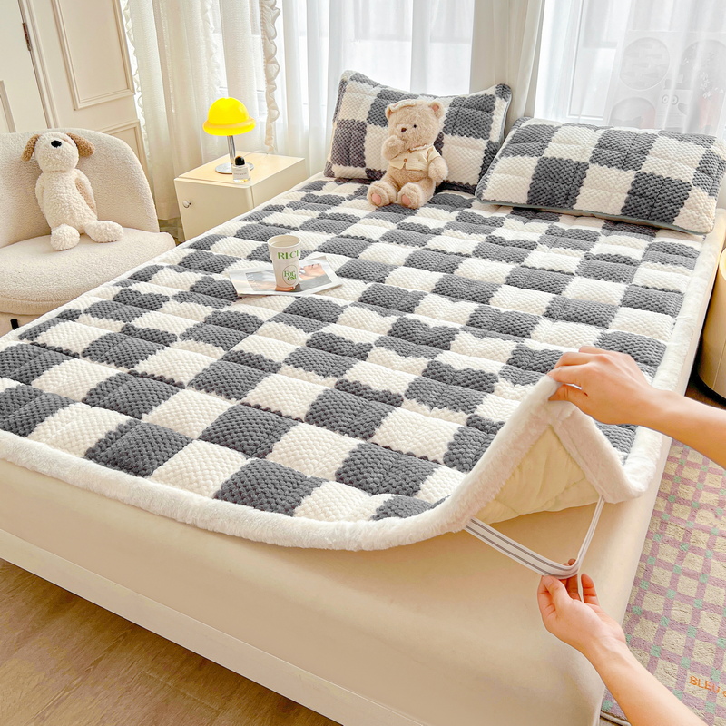 2025新款蜂窝蓄热豆豆绒成人床褥 豆豆绒床褥-蓝白