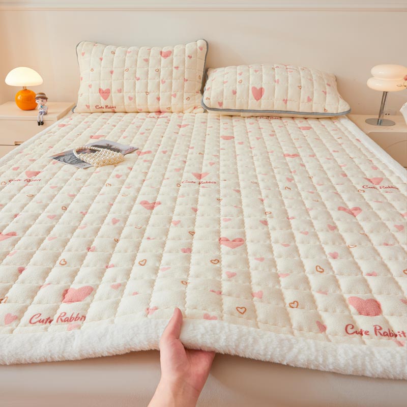 2025新款暖绒边-牛奶绒成人床褥 暖绒边-床褥看熊猫