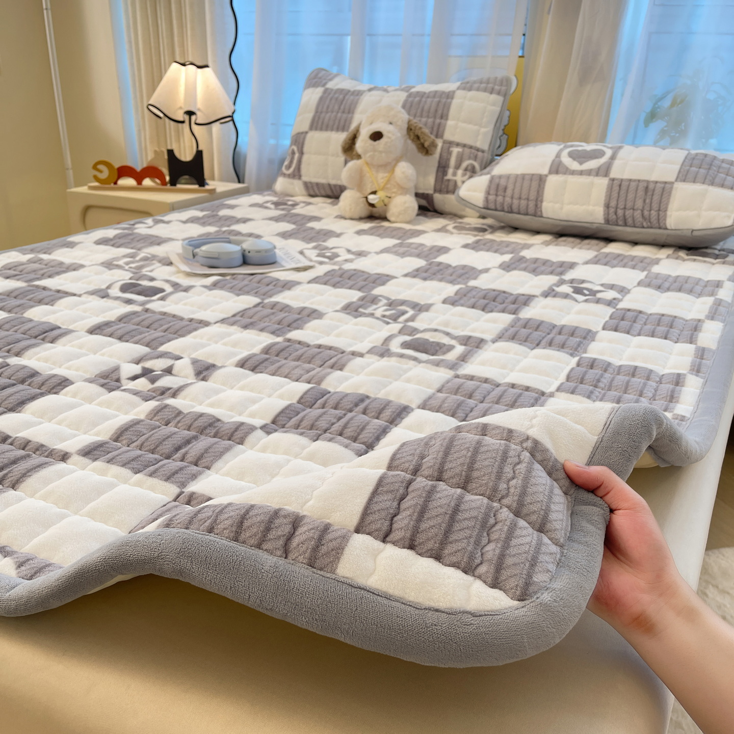 2025新款水晶边-牛奶绒成人床褥-第三批 水晶边床褥-爱心彩虹（基础版）