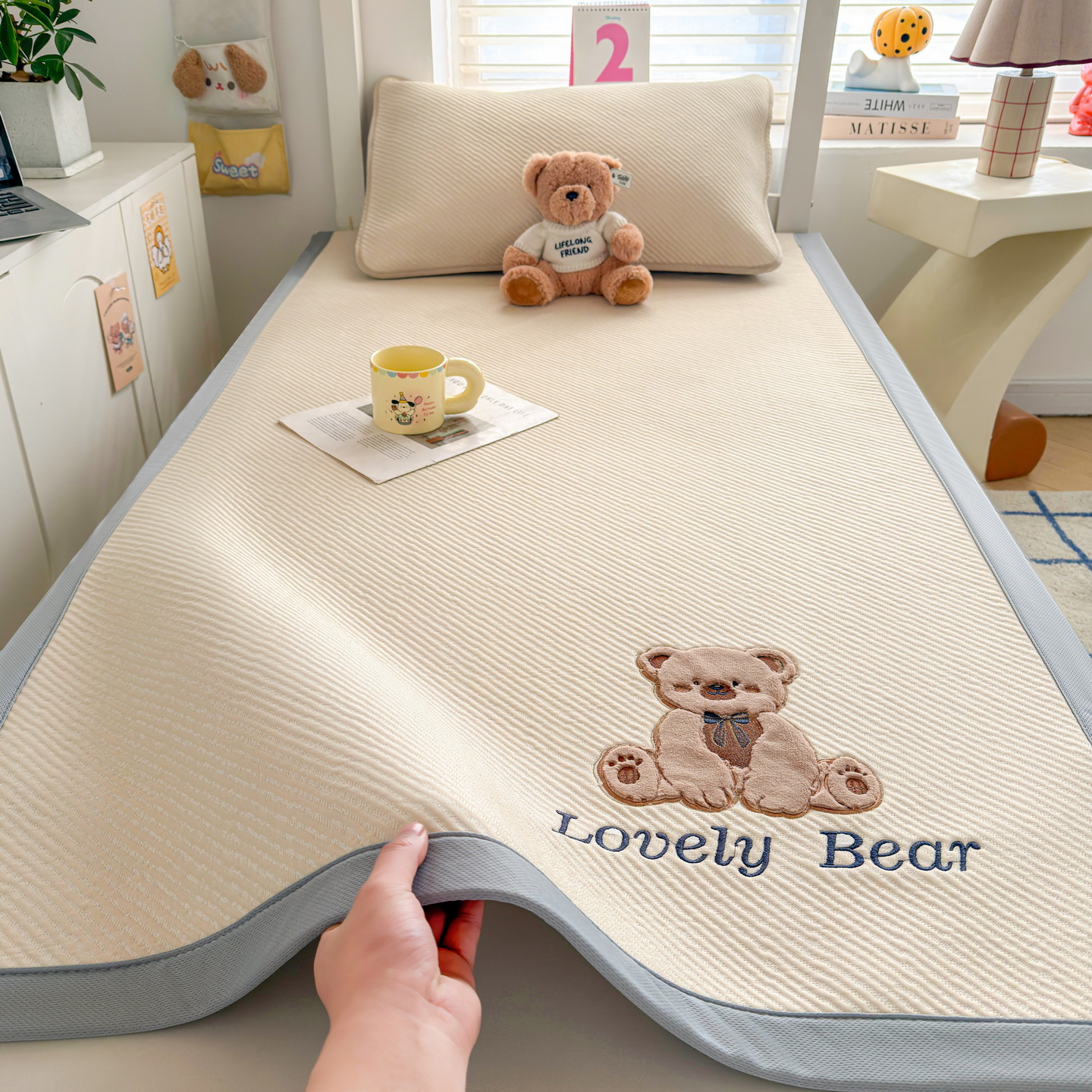 2026新款PE乙纶双提花贴布绣豆豆席-拿铁熊-学生款