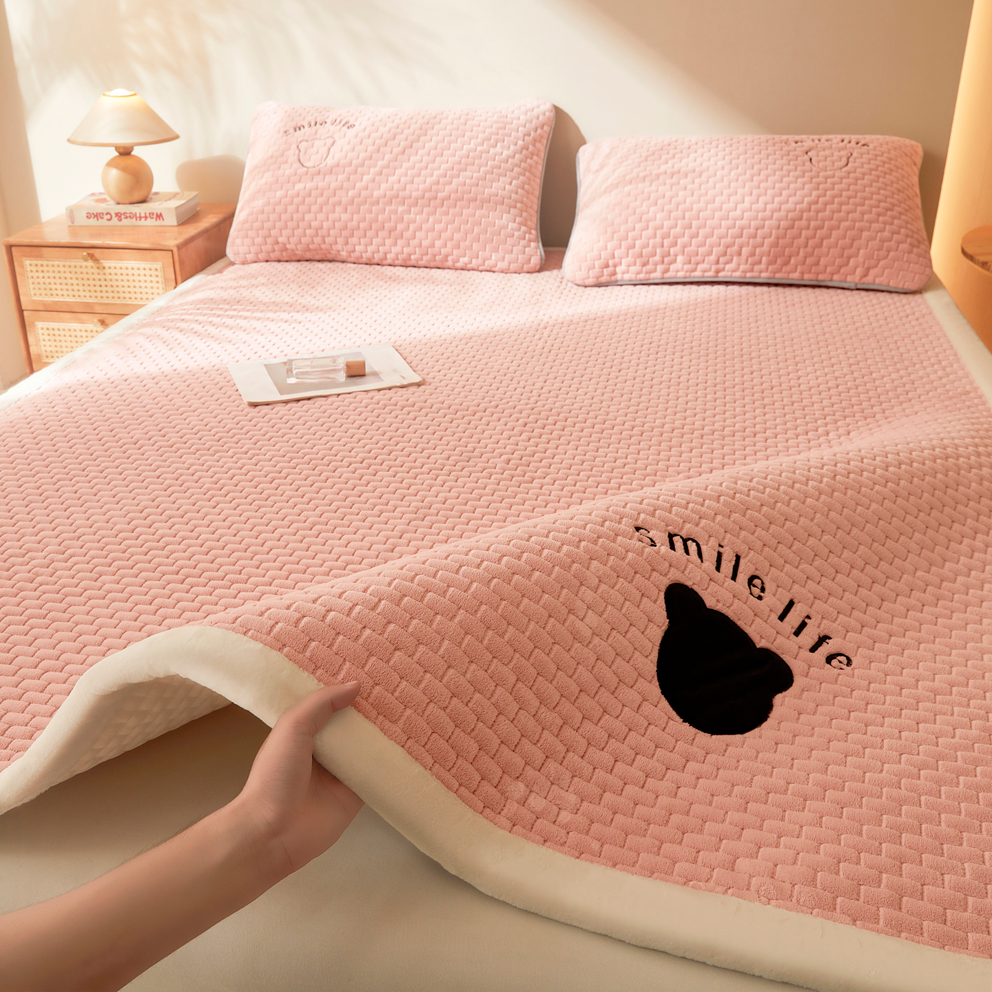 2025新款新棉绒床褥-软萌熊-成人款（场景二）