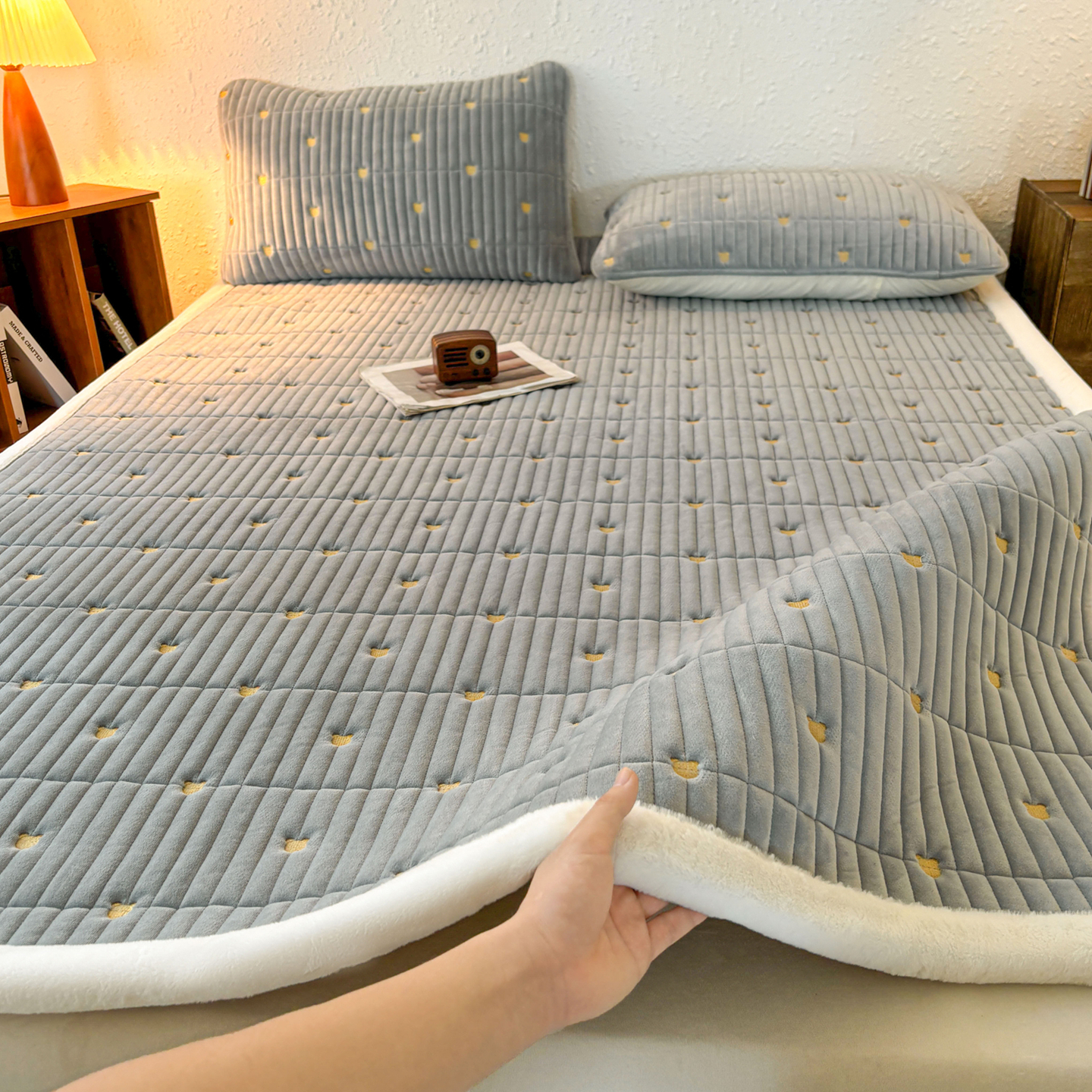 2025新款宝宝绒-熊熊成人床褥 -场景二 熊熊床褥-浅鹅黄