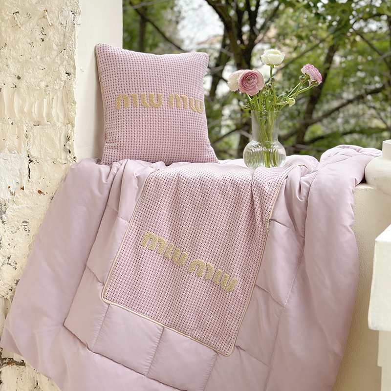 2023新款微甜刺绣抱枕被系列 50X50cm展开150*200cm 微甜-樱花粉