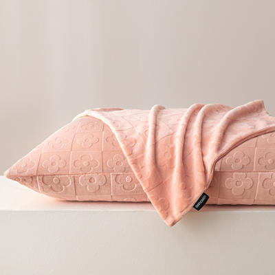 2023新款纯色保暖牛奶绒雕花单品枕套 :48*74cm枕套一对 枕套-樱花草-暖心粉