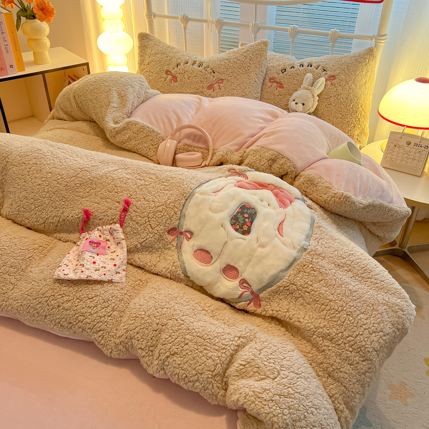 2025秋冬新款加厚羊羔绒牛奶绒卡通贴布绣床单床笠四件套第一波