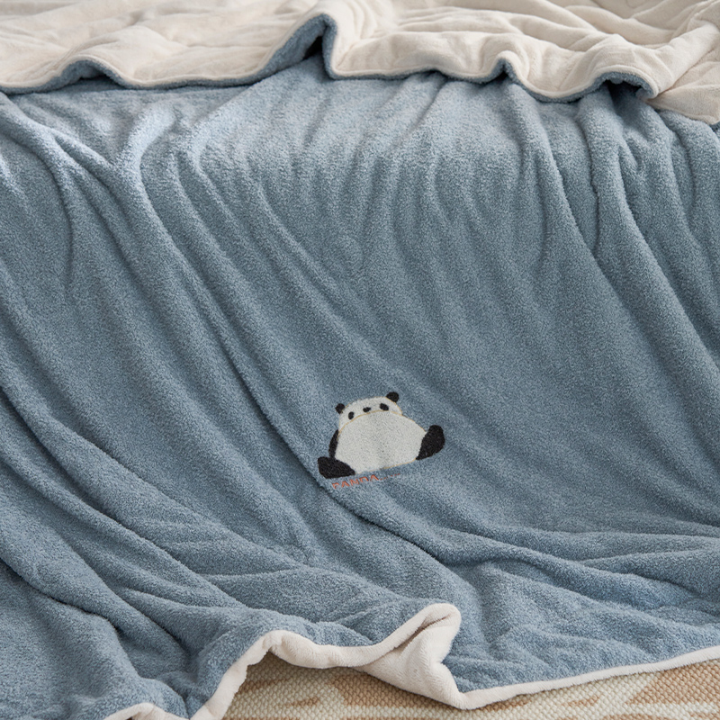 2023新款A类米粒绒舒棉绒熊猫抱抱毯盖毯毛毯 150*200cm 天空蓝