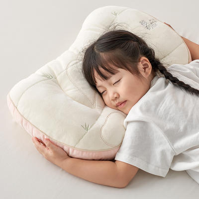 2023新款  如卧云端 宝宝绒空气感睡眠儿童舒适枕头 国宝熊有成竹--粉拼白色