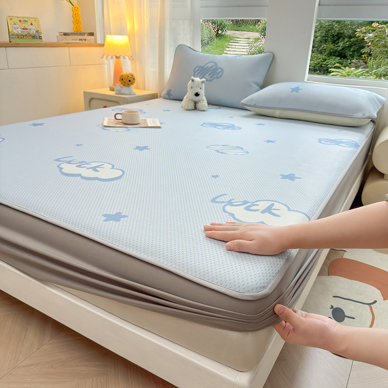 2026新款碳光冰丝席5D印花床笠款 幸运云朵