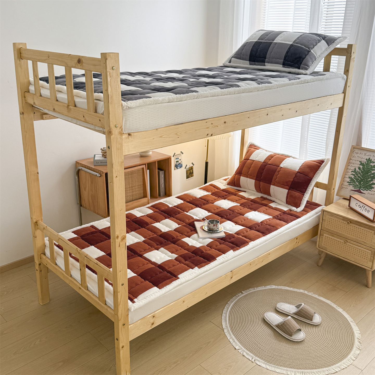 2025新款A类牛奶绒无印风格子床褥床护垫学生宿舍上下铺床垫