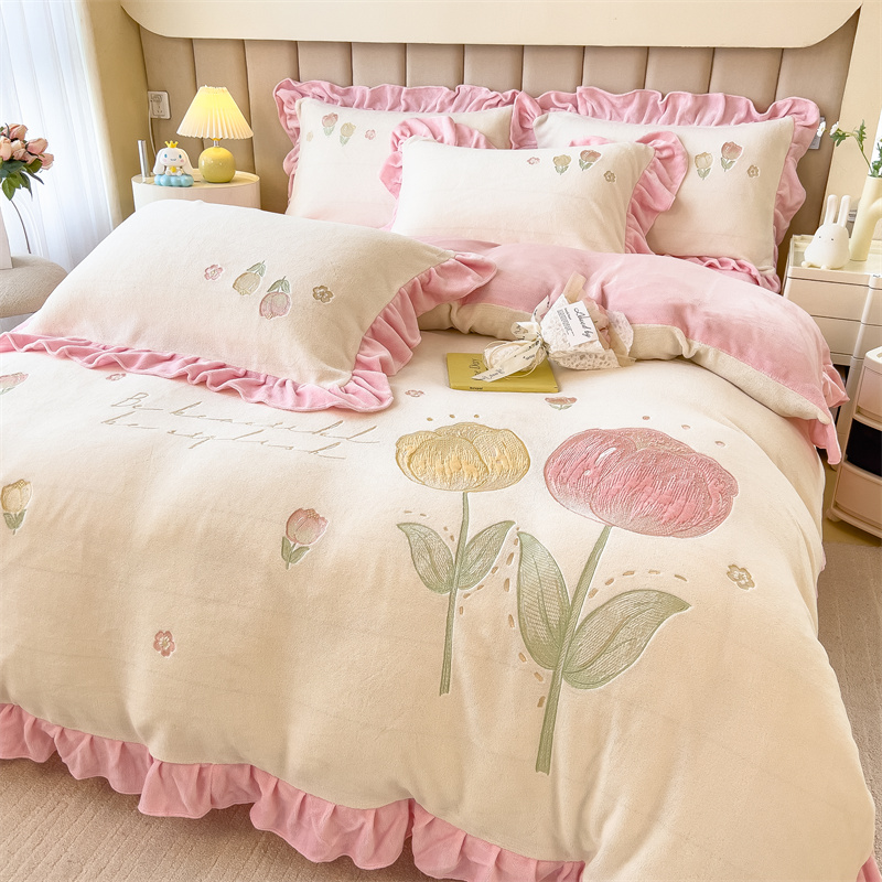 2025新款韩版牛奶绒花朵贴布绣四件套