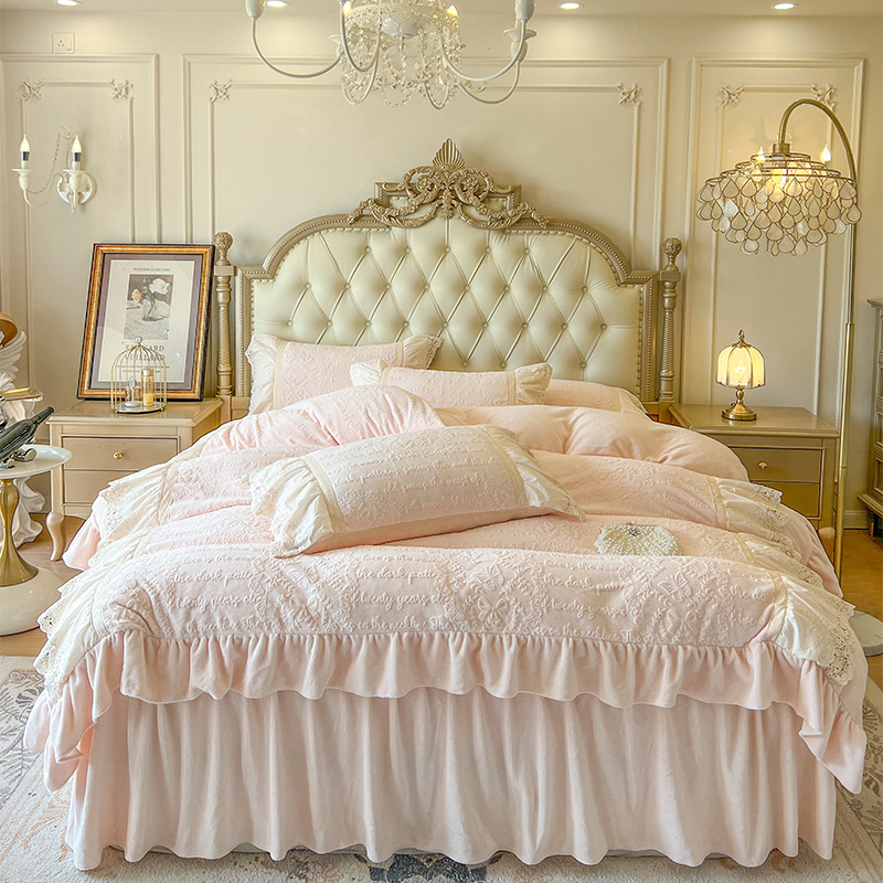 2025新款法式雕花牛奶绒四件套床裙款-艾莉系列 艾莉-粉