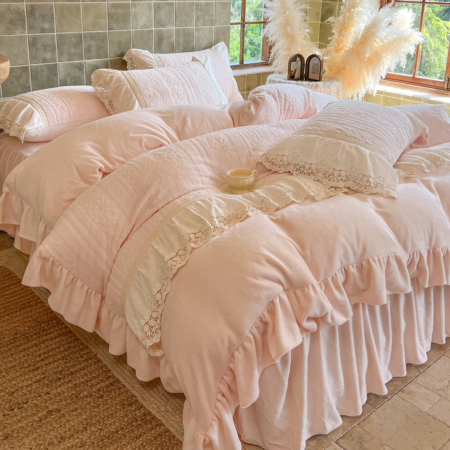 2025新款法式雕花牛奶绒四件套床裙款-偏爱系列 偏爱-粉