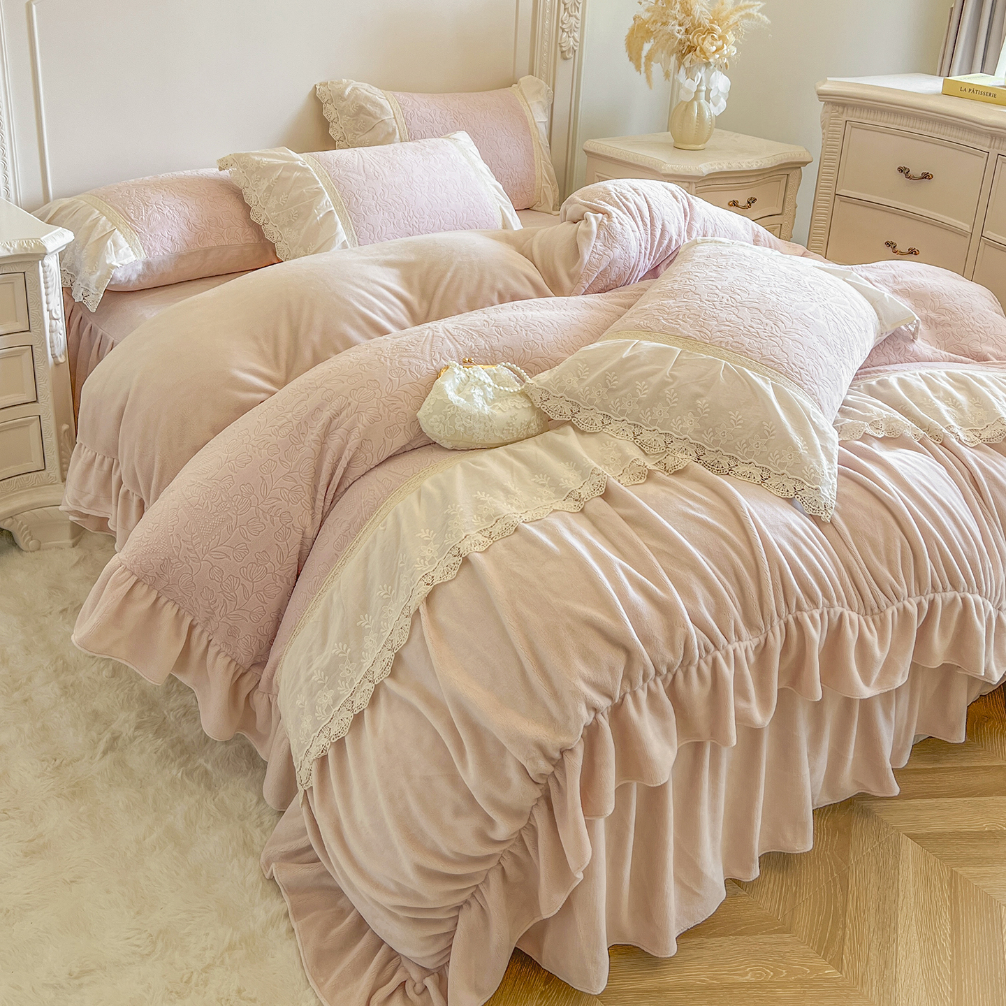 2025新款法式雕花牛奶绒四件套床裙款-罗拉系列 罗拉-粉