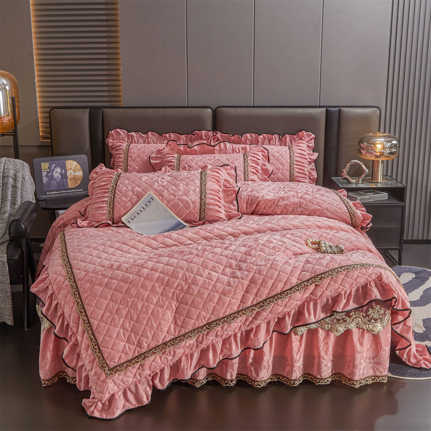 2025新款柔暖天鹅绒夹棉床裙香格里系列四件套 香格里-粉