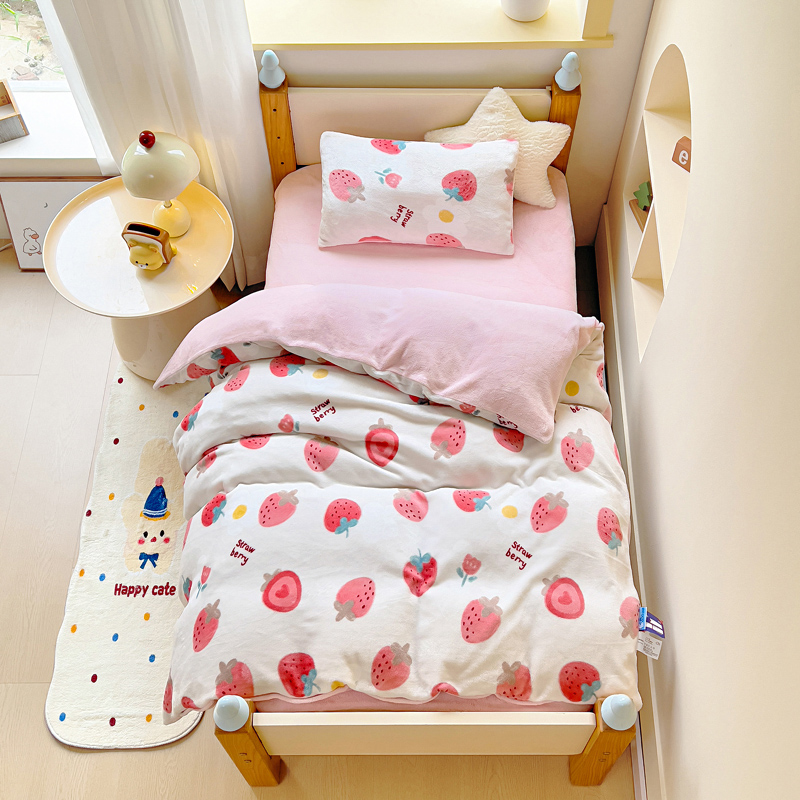 2025新款200克牛奶绒儿童幼儿园套件系列 草莓乐园