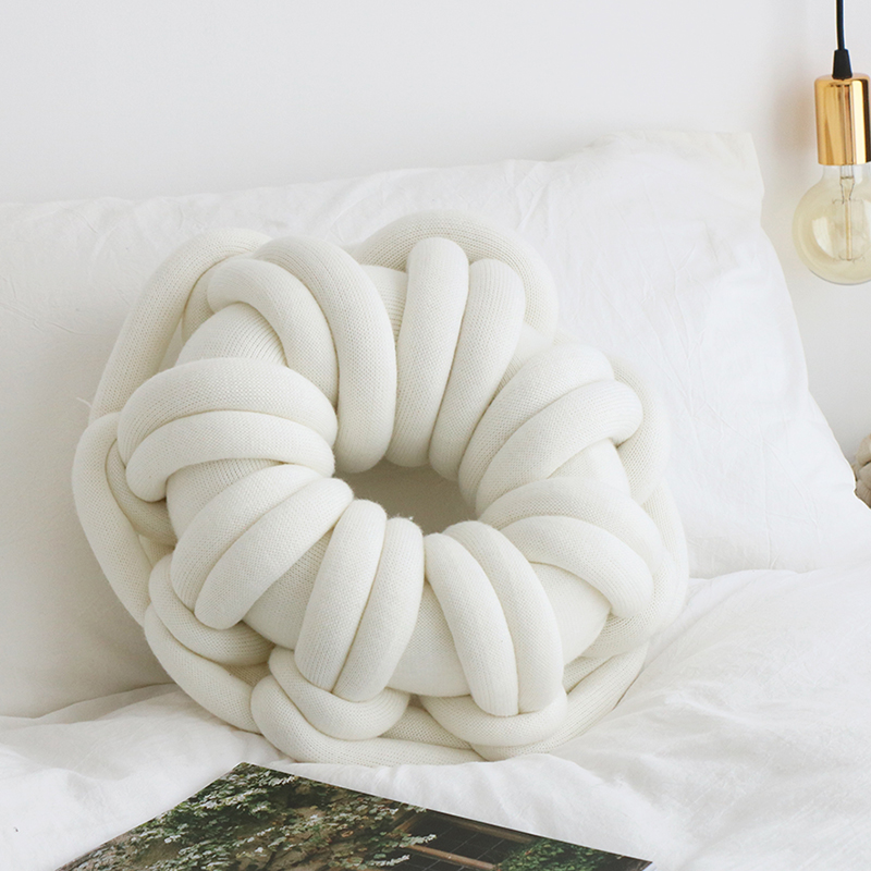 新款-克莱尔手工针织抱枕 靠枕 直径39cm,高12cm 白色