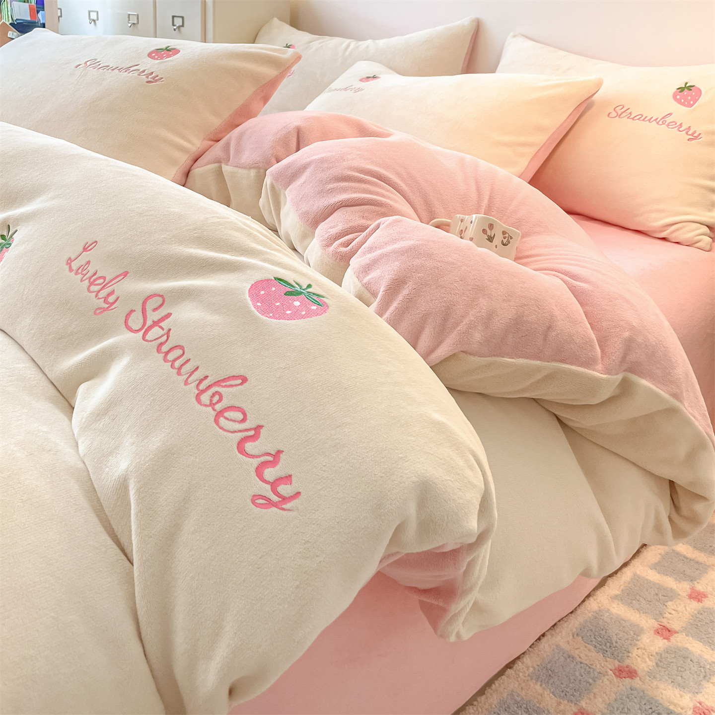 2025新款刺绣ins小清新高克重牛奶绒四件套床笠款四件套