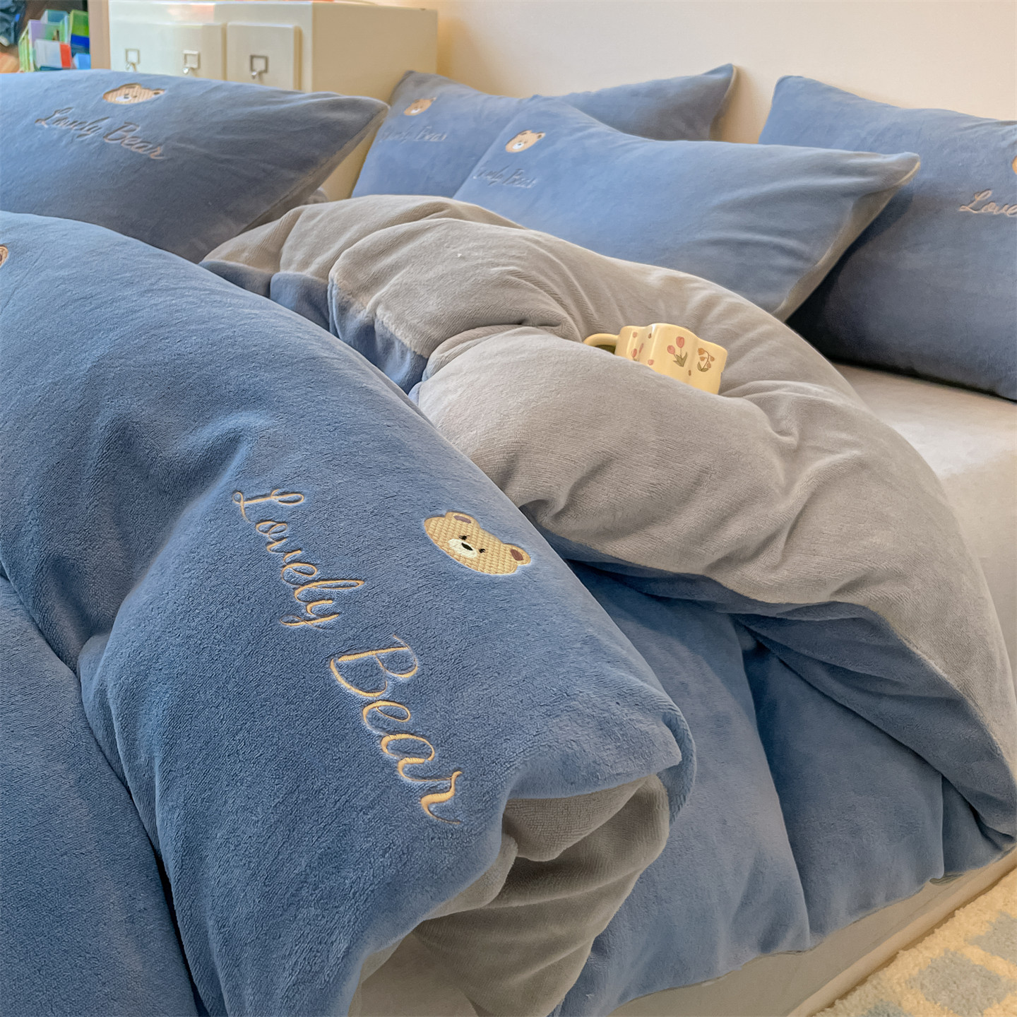 2025新款刺绣ins小清新高克重牛奶绒四件套床笠款四件套