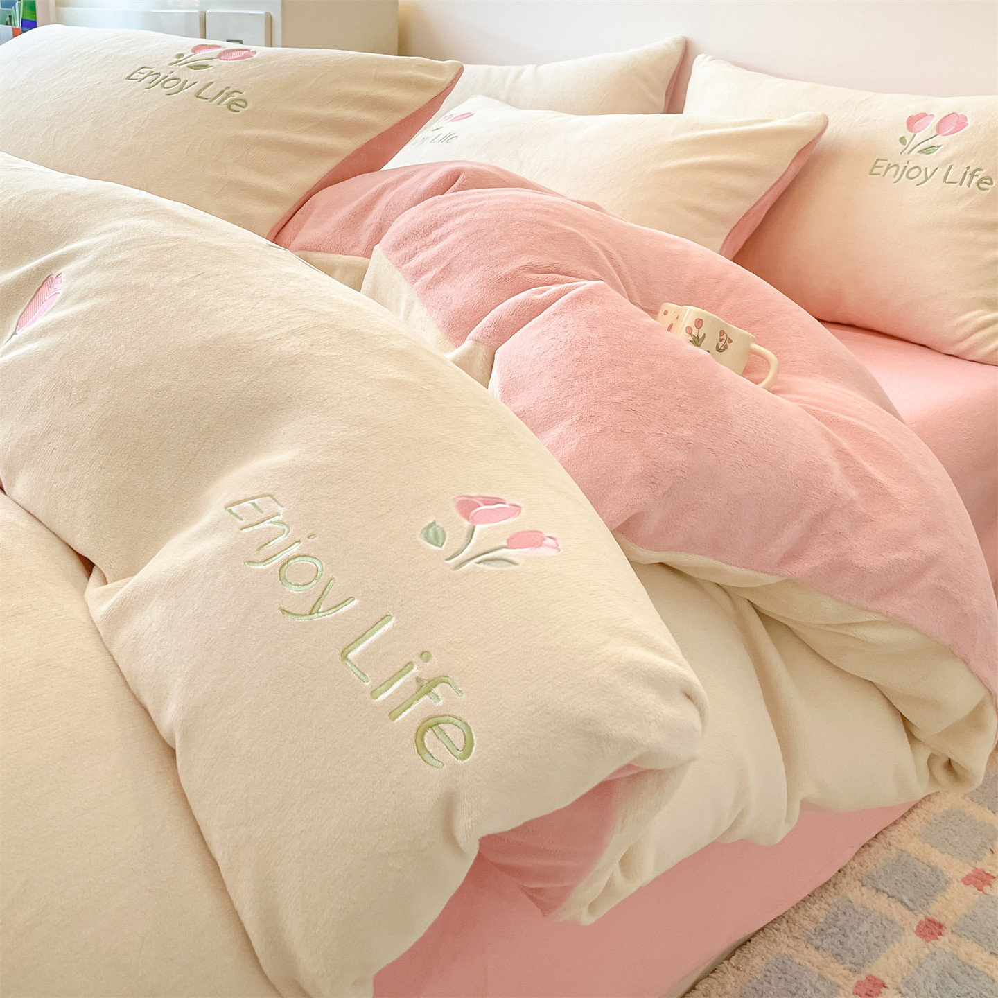 2025新款刺绣ins小清新高克重牛奶绒四件套床笠款四件套