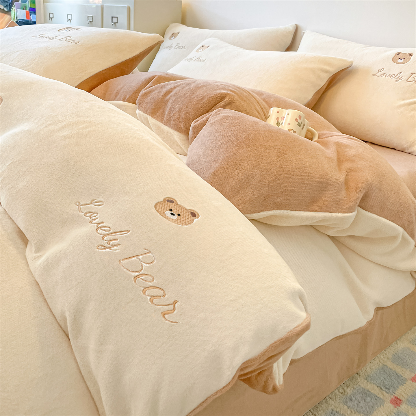 2025新款刺绣ins小清新高克重牛奶绒四件套床笠款四件套