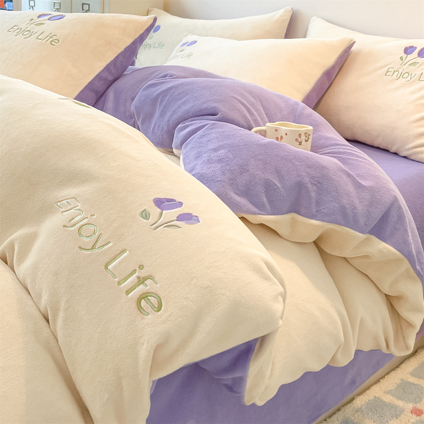 2025新款刺绣ins小清新高克重牛奶绒四件套床笠款四件套