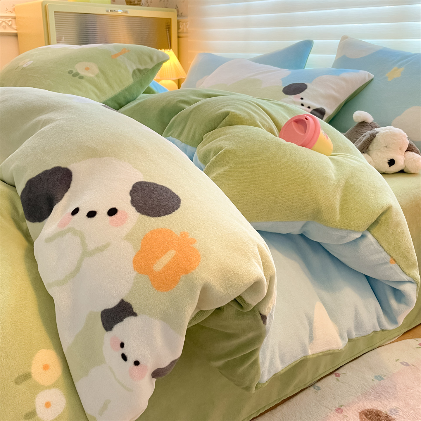 2025新款190克加厚牛奶绒印花单被套四件套 蓝天小狗