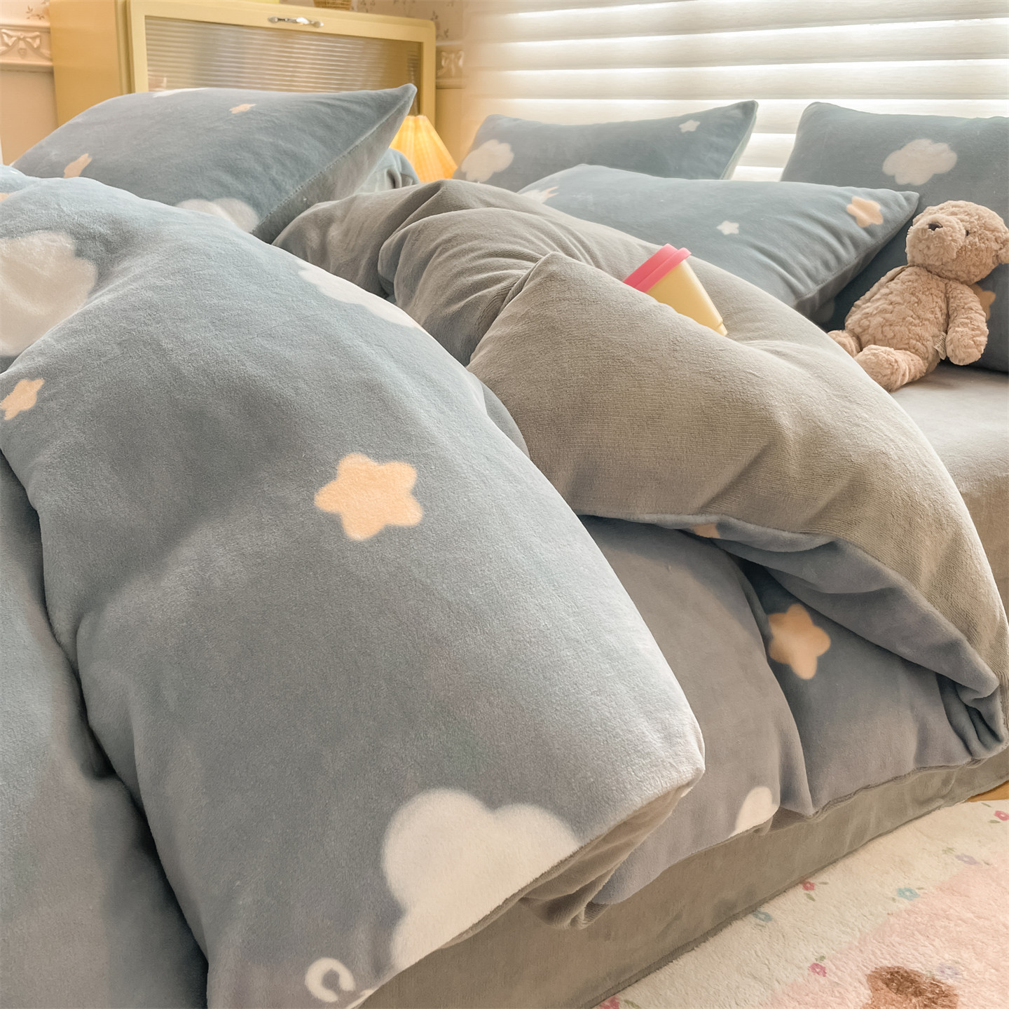 2025新款190克加厚牛奶绒印花单被套四件套 云朵