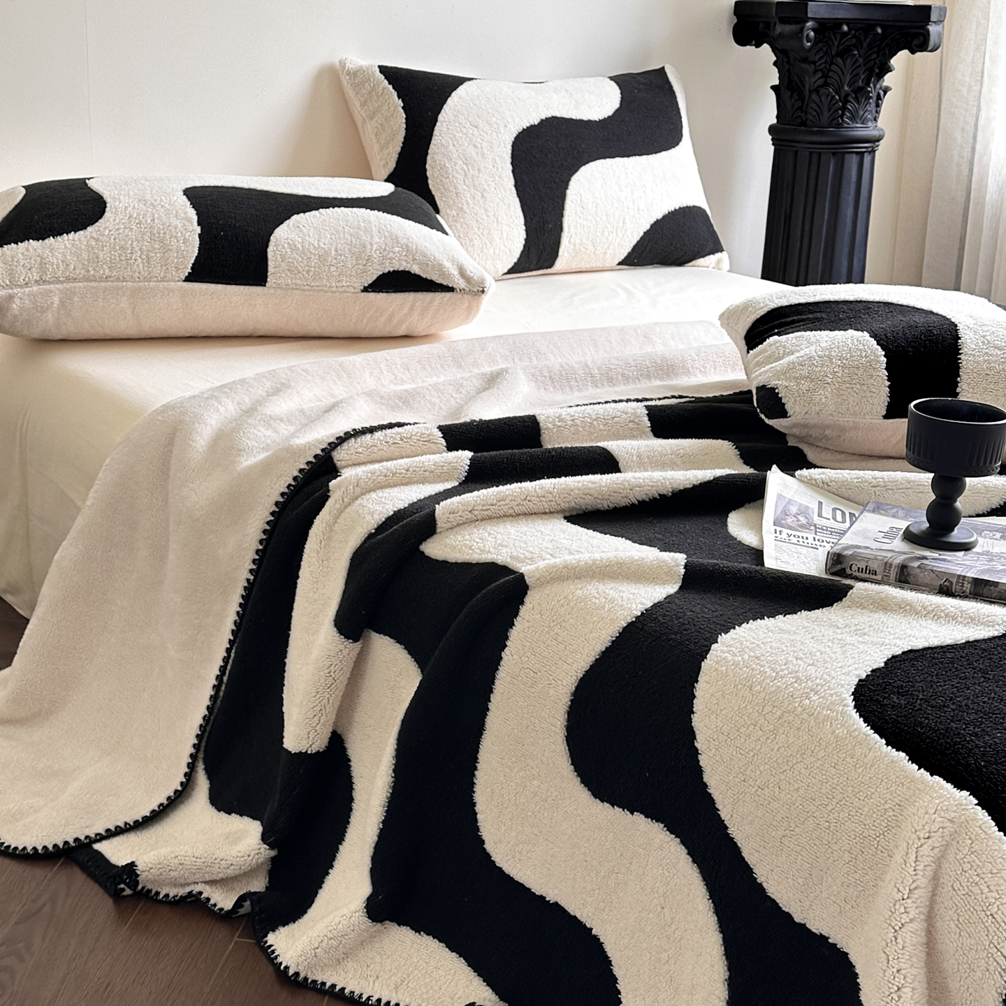 2025新款阳离子大提花复合绒毯子毛毯 黑白律动