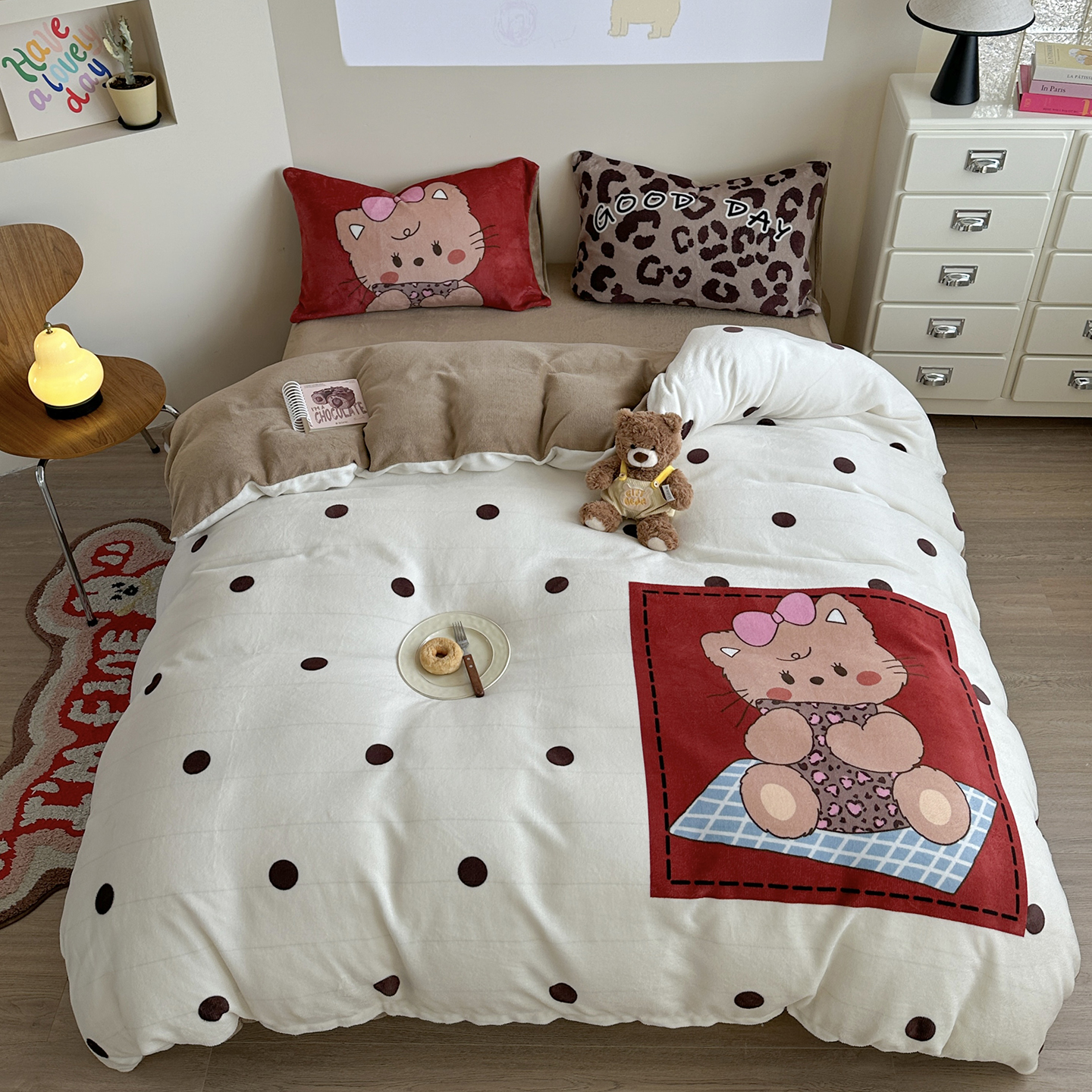 2025新款高品质大版牛奶绒四件套 波点小猫